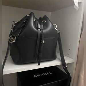 Michael kors bucket bag